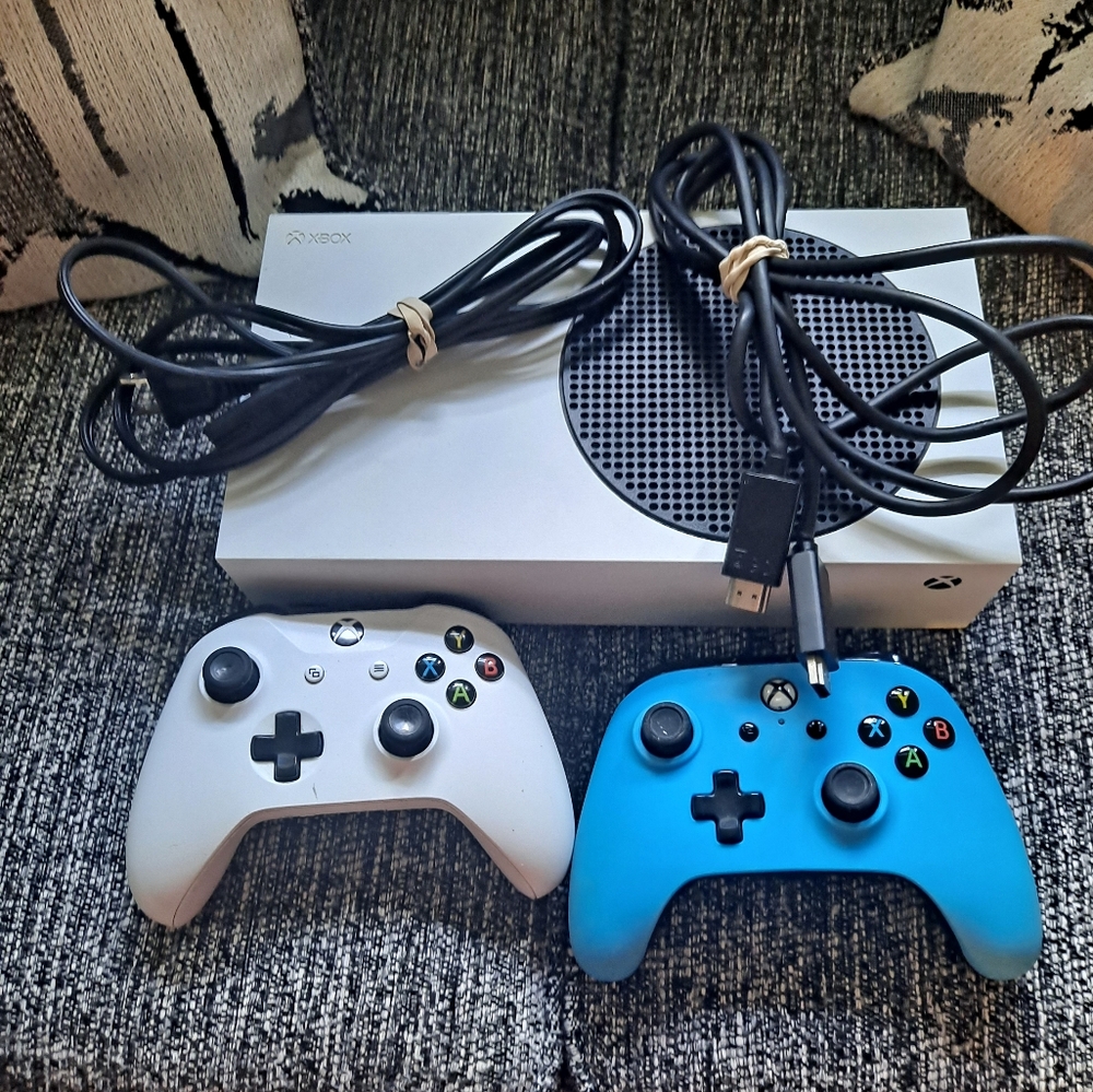 White xbox series s
